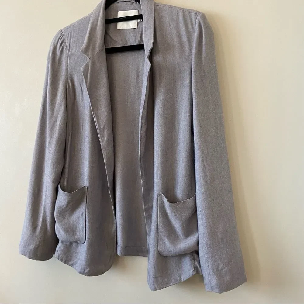 Aritzia- Light Chambray Blue Kent Lightweight Blazer - Picture 3 of 9